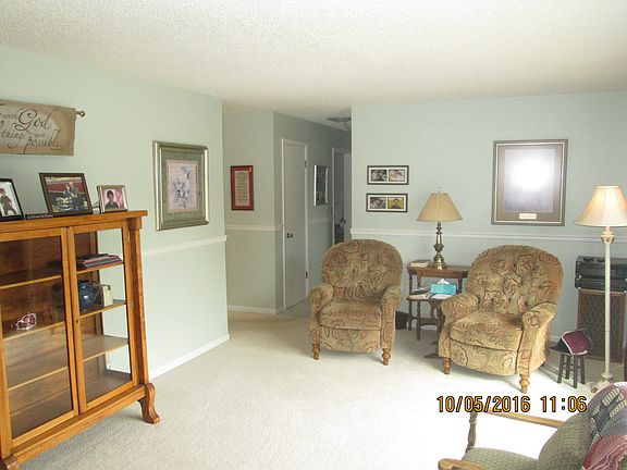 4th image of 1069 Lincoln Ave