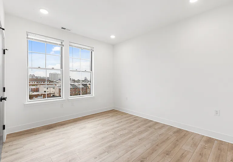 943 Washington Ave #306 — Photo 15