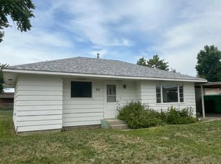 134 9th St, Chinook, MT 59523