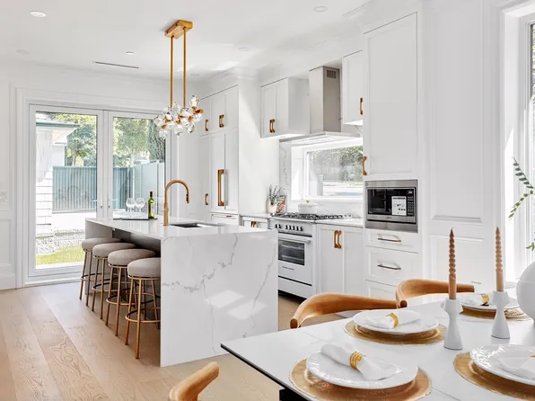 5081 Crown Ave, Vancouver, BC V6N 2B7