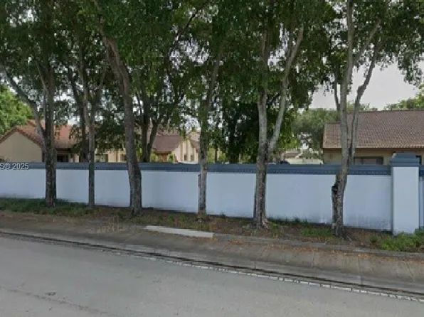 6637 NW 178th Ter, Hialeah, FL 33015