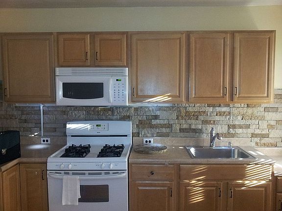 Upgraded kitchen w/lazy suza