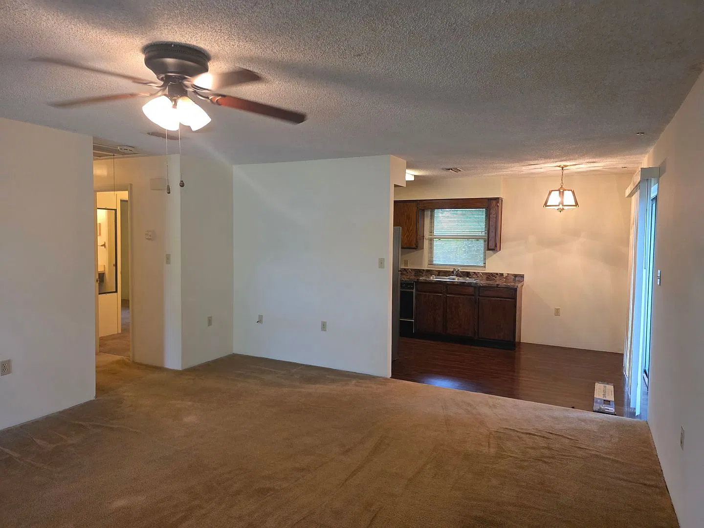 660 SW Cardinal Dr — Photo 3