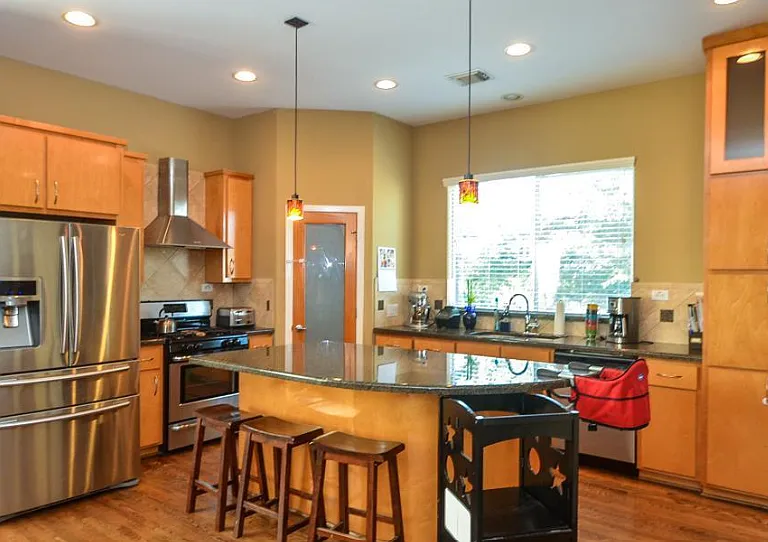 3010 Caroline St — Photo 14