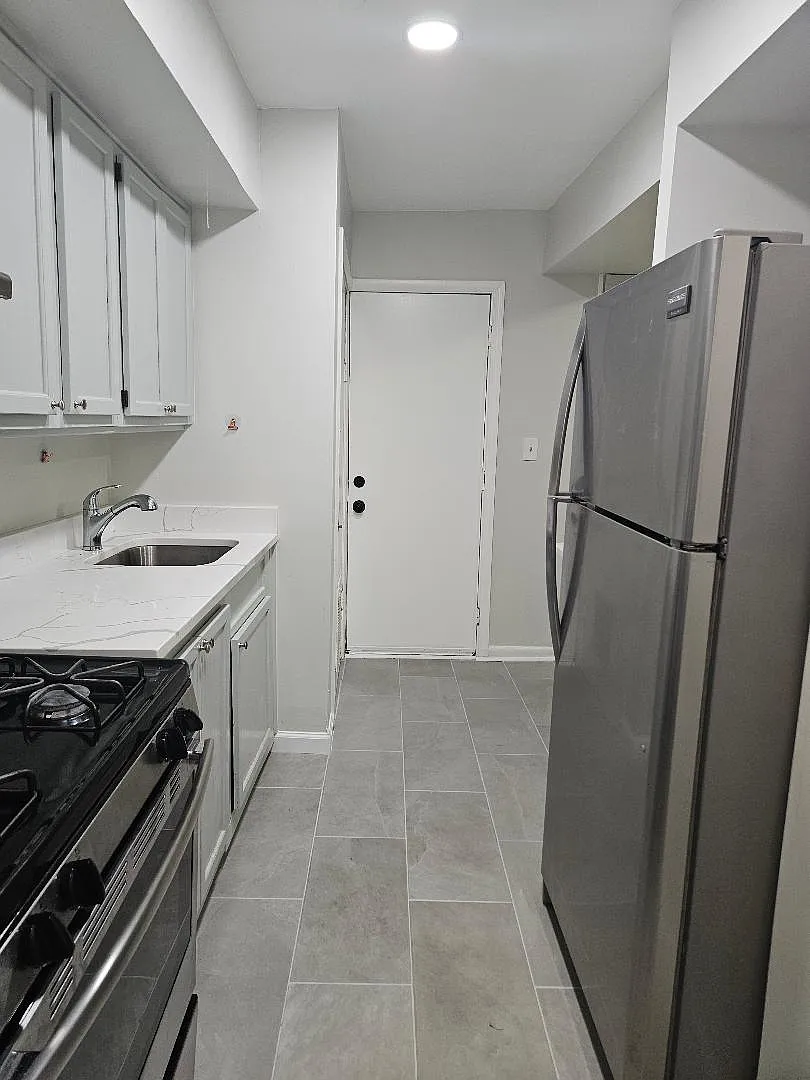 3 bed, 1216 sqft, $4,100 — Photo 4