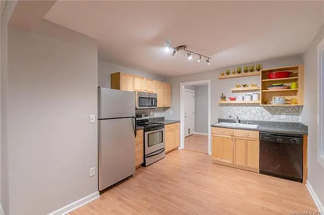 72 Riverview Dr — Photo 6