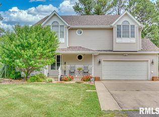 24 Country Club Rd, Mount Vernon, IL 62864