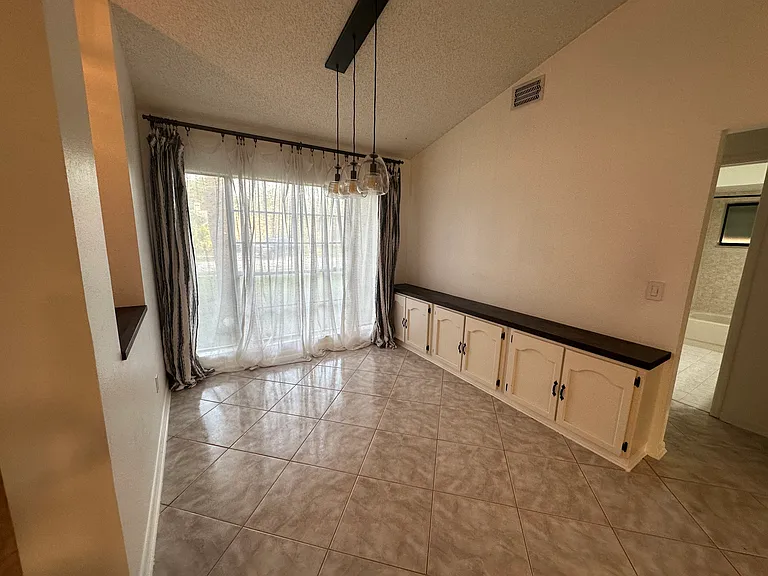 1041 Sawyers Ct — Photo 67