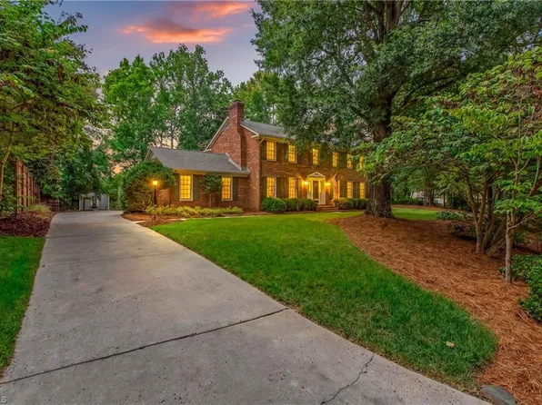 1236 Sturbridge Ave, High Point, NC 27262