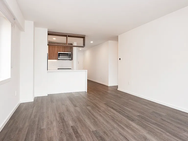 520 W 43rd St #33A — Photo 3