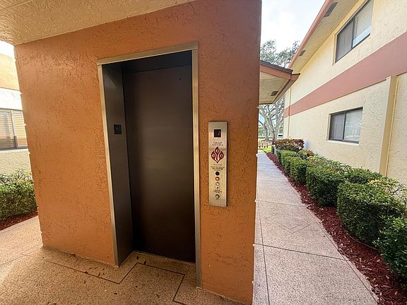 5th image of 15401 Pembridge Avenue #38