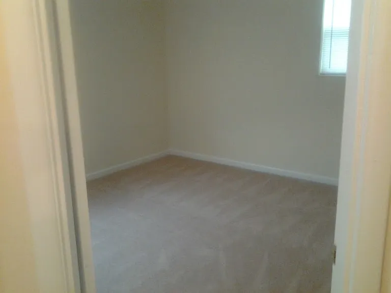 8516 Potomac Ave — Photo 17