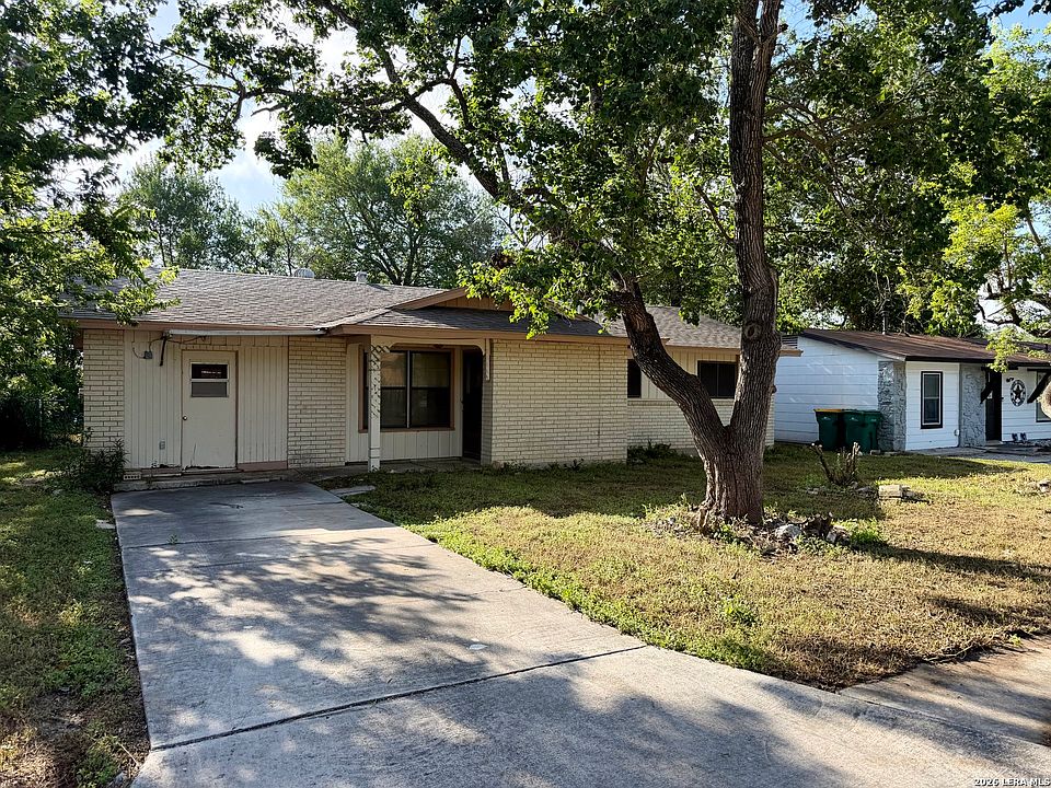 1st image of 218 BRENDA DR