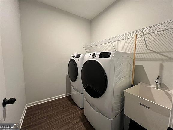 4th image of 2415 Whistler Way NE