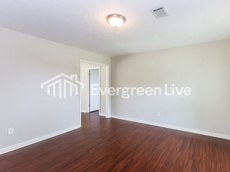 2640 Crosscreek Rd — Photo 3