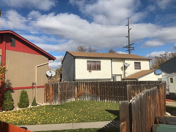 3rd image of 3921 Cambridge Dr