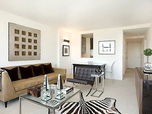 3rd image of 160 W 66th St APT 37E