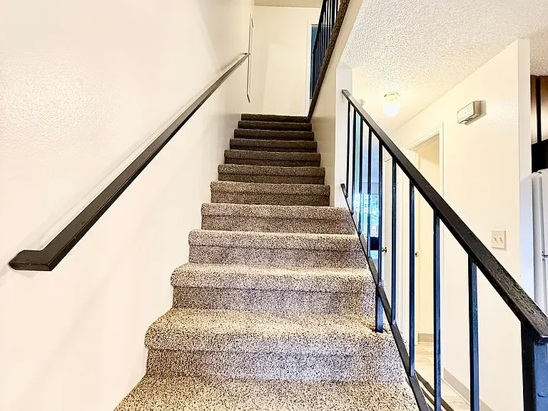Rolling Hills Townhouses — Photo 36
