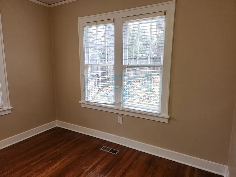 119 N Monroe St — Photo 32
