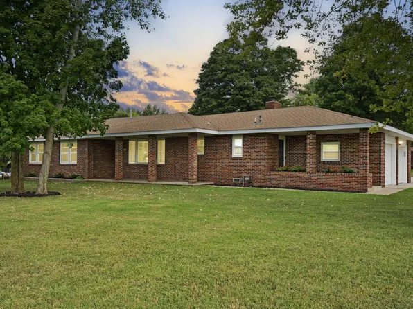 200 W College Street, Ash Grove, MO 65604