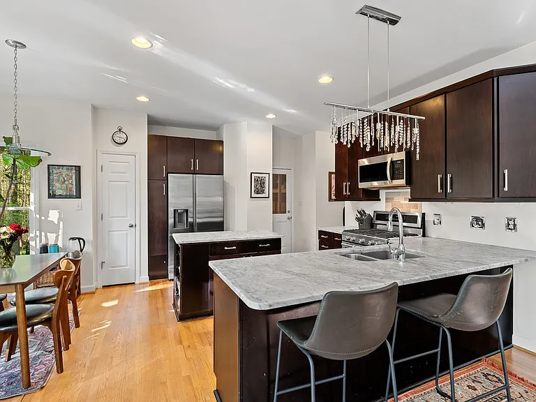 802 Creekstone Dr — Photo 2