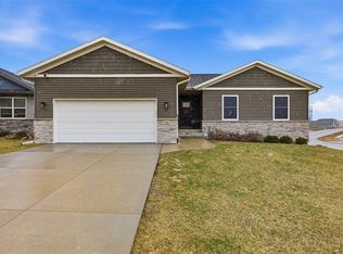 5116 Ruhd St SW, Cedar Rapids, IA 52404