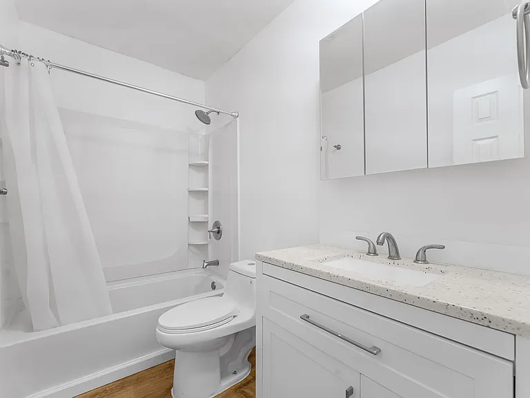 1850 Gardenia Ave #5 — Photo 6