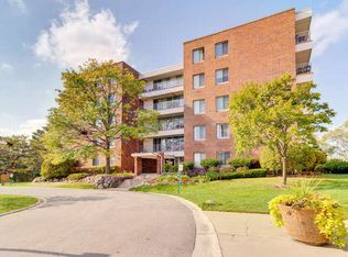 4000 Triumvera Dr #A207, Glenview, IL 60025