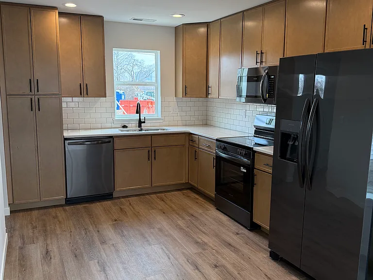 Ellis Park Townhomes — Photo 3