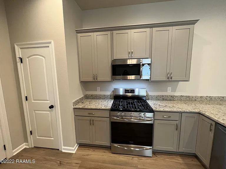 307 Grassy Meadows Ln — Photo 8