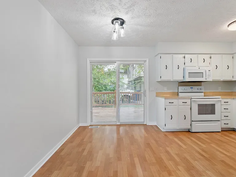 13010 Gertrude St — Photo 14