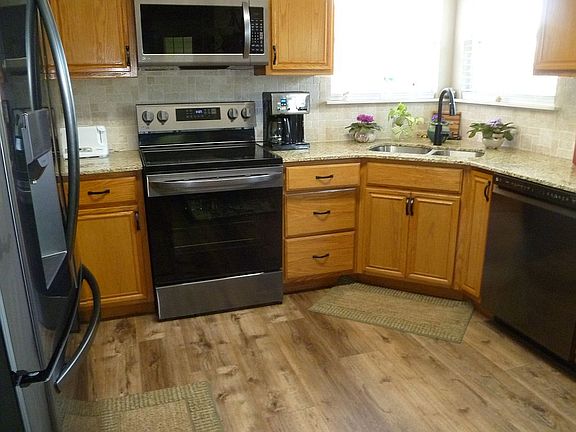 5th image of 902 SW Natchez Ct