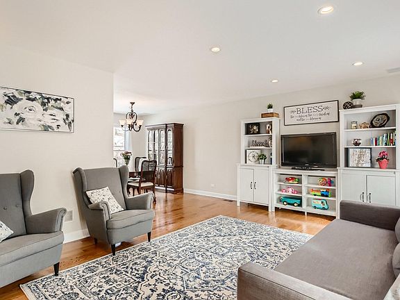 5th image of 204 Continental Ln