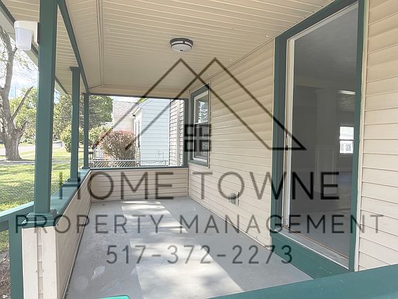 3rd image of 328 W Hodge Ave