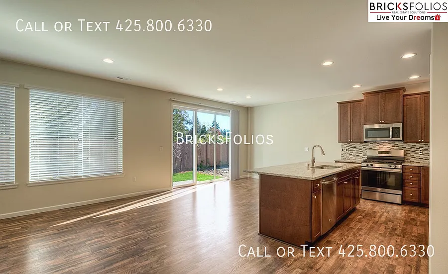 Your Puyallup Dream Home is Here Open Layout, amazing Kitchen & more — Photo 4