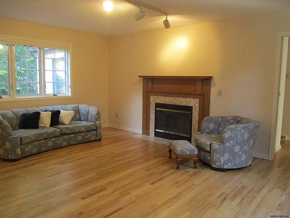 3rd image of 290 Caroline St