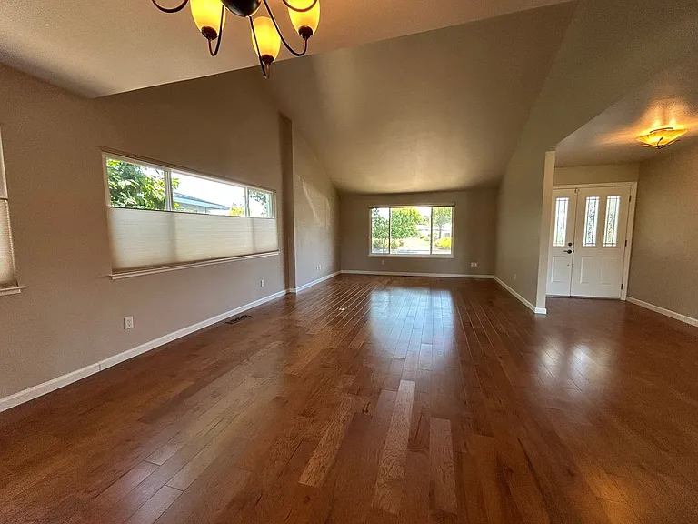 329 Oak Leaf Cir — Photo 5