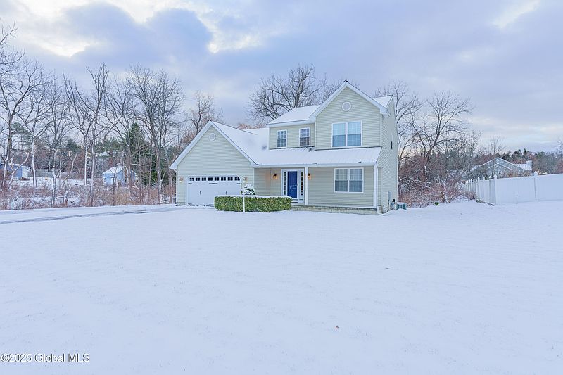 2nd image of 2184 River Road