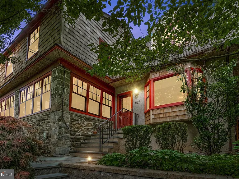 626 Lakeside Ave — Photo 1