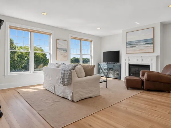 1306 Columbia Rd APT 4C, South Boston, MA 02127