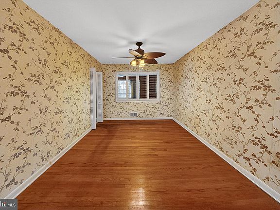 5th image of 1030 Cresthaven Dr