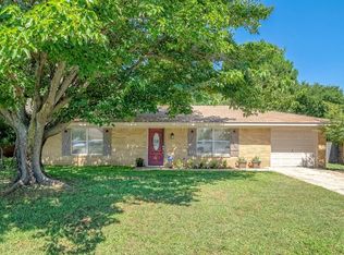 136 W 6th St, Krum, TX 76249