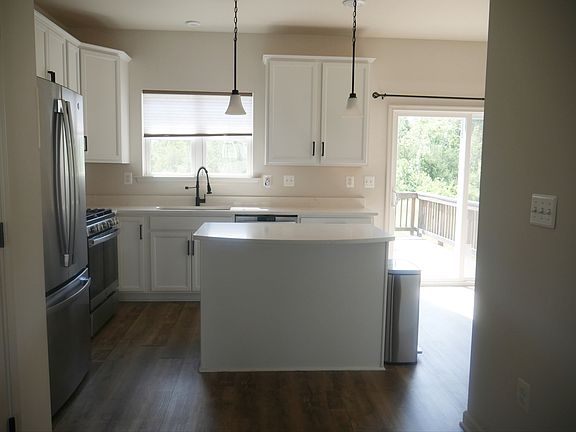 5th image of 2517 Drake Ln