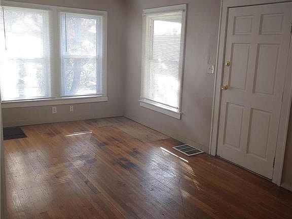 4th image of 4527 Agnes St