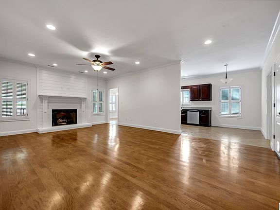 4th image of 900 Park Ave