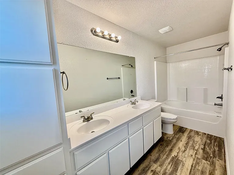 209 Dolphin Dr #B — Photo 9