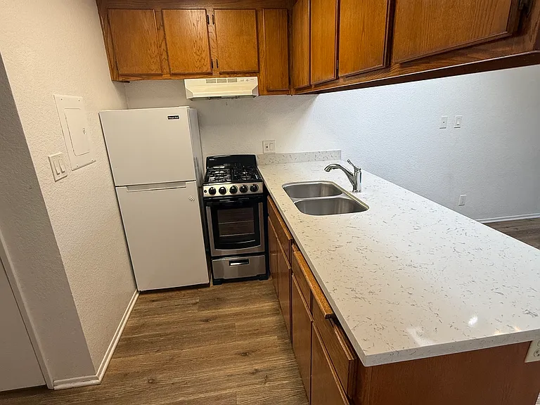 1704 W 251st St #9 — Photo 3