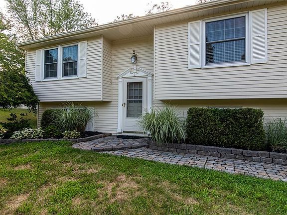 4th image of 11 Staglen Dr