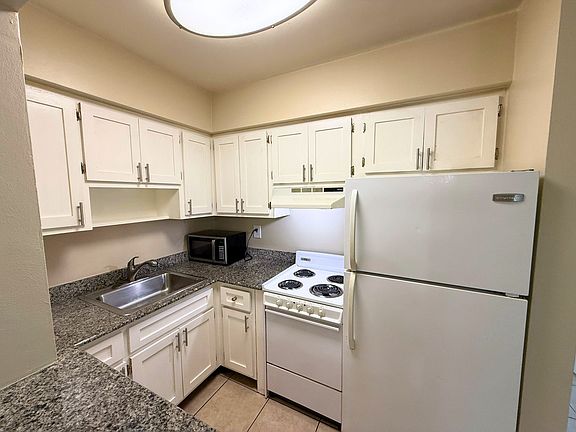 2nd image of 909 SE 14th Ct #3