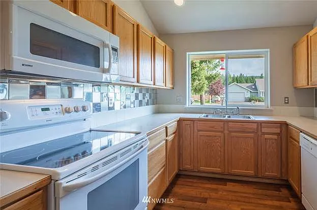 907 Marian Dr — Photo 6